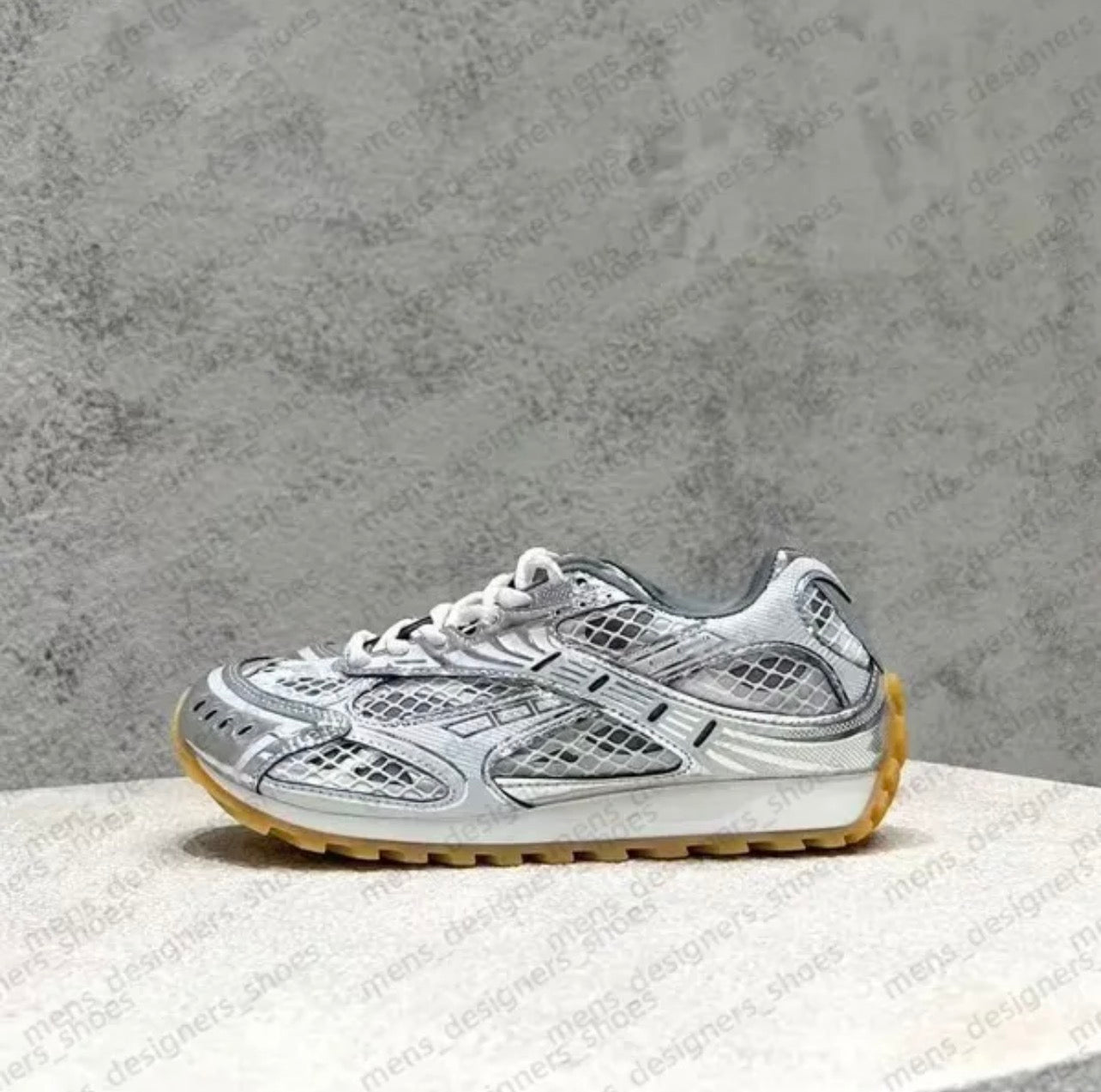 Silver Bottega